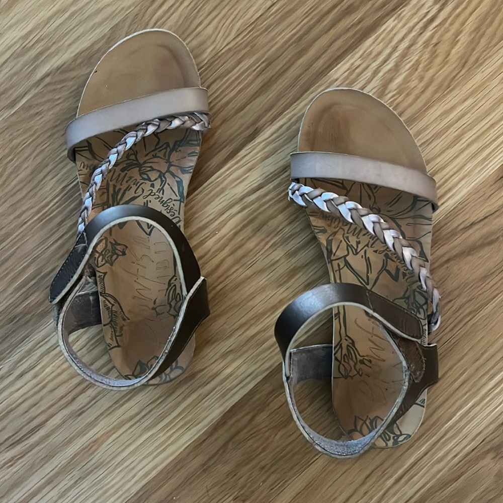 ❤️ 6 for 20 ❤️Girls Blowfish Malibu Sandals